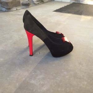 Stuart Weitzman  Sz 7 1/2  suede patent high heel